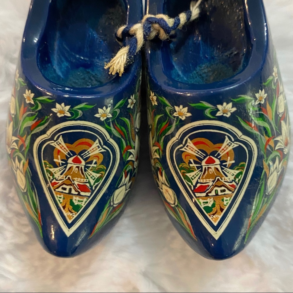 Vintage Holland Handpainted Miniature Wood Clogs - Picture 2 of 5